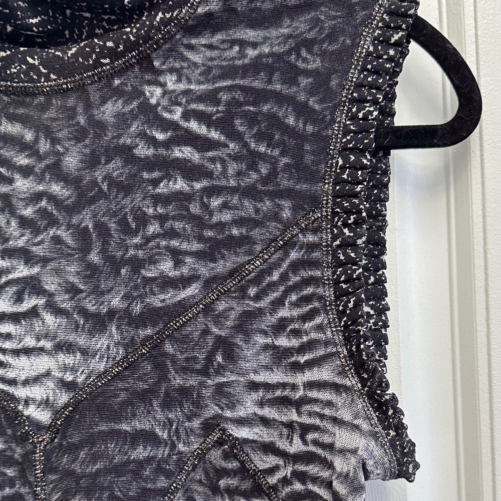 Fuzzi Elegant Black Sleeveless Top - Picture 3 of 5